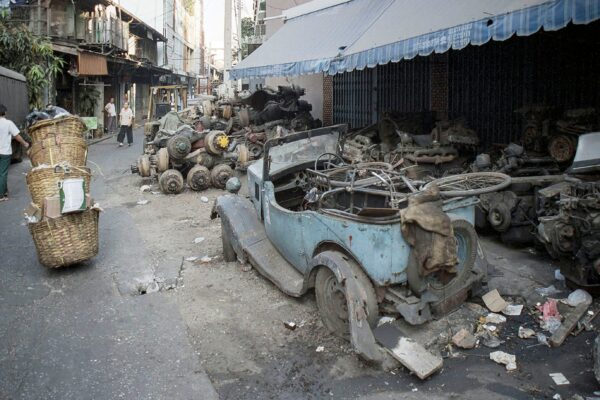Bomb Blast Kills 15 Near Political Rally in Pakistan