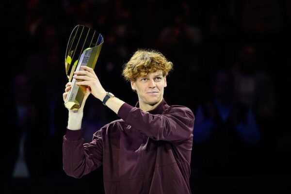 Sinner defeats Alcaraz