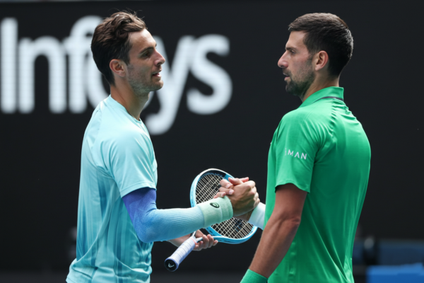 Djokovic reaches Australian Open semifinal